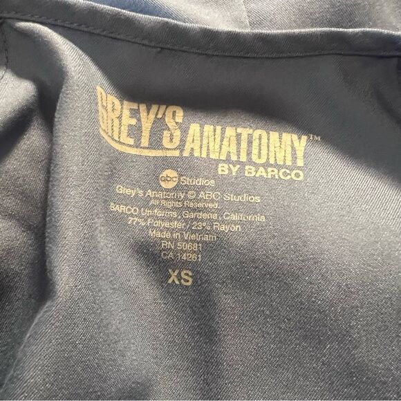 Grey’s Anatomy by Barco Blue Scrub Top w/ Embroidered Details. Sz XS. Great Cond - Picture 9 of 13